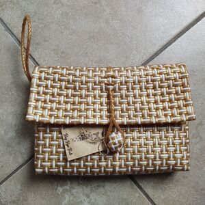 Cute Buy Bye Bali SMALL PLASTIC WOVEN CLUTCH PURSE Wrist Strap Handheld Buttonup